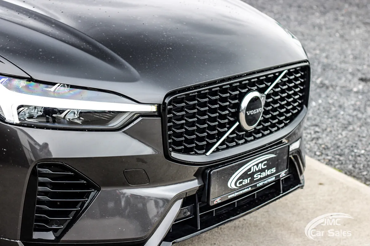 2022 VOLVO XC60 T-6 R-DESIGN - Image 3