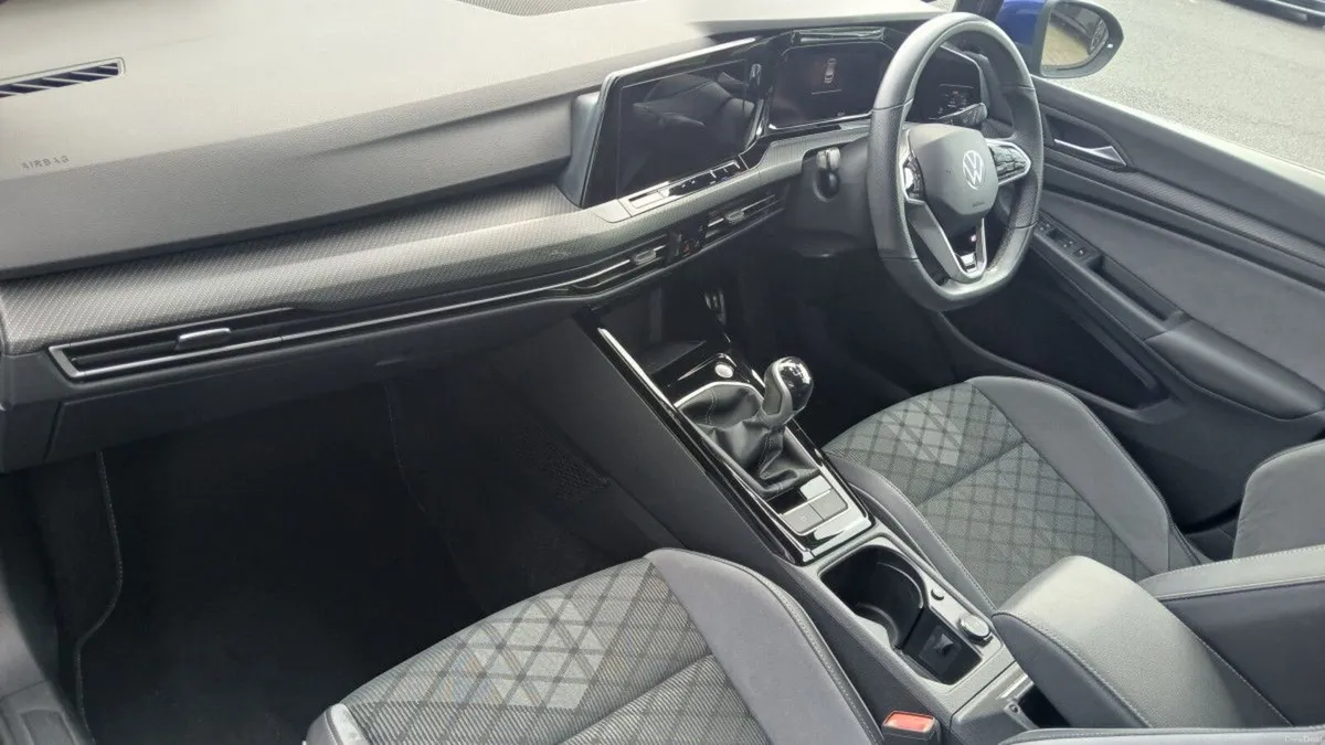 Volkswagen Golf R-Line 2.0 TDI 150HP **WINTER PACK - Image 3