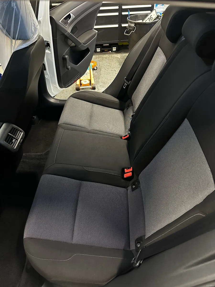 Volkswagen Golf 1.2 - Image 4