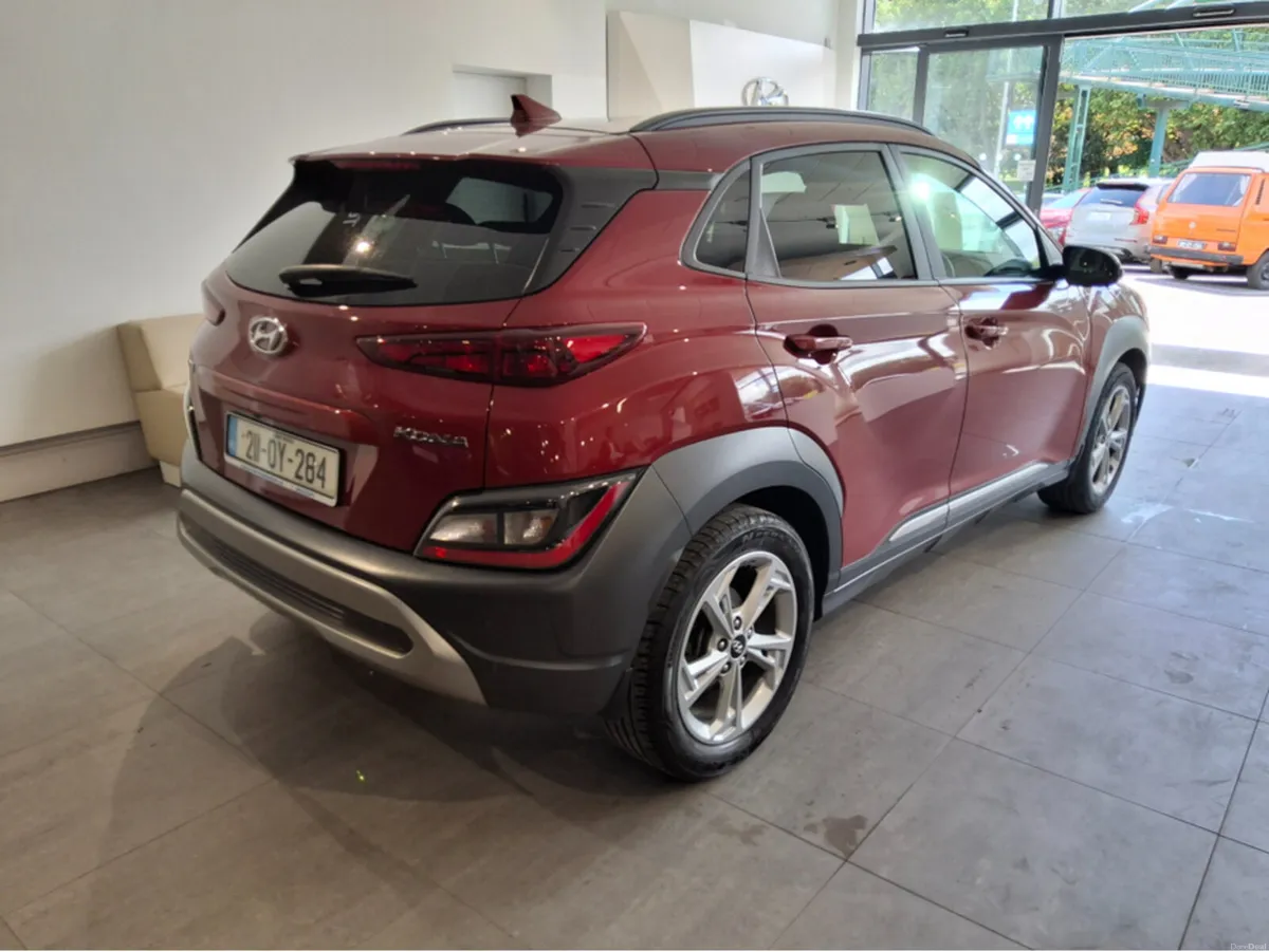 Hyundai KONA EXECUTIVE - Image 2