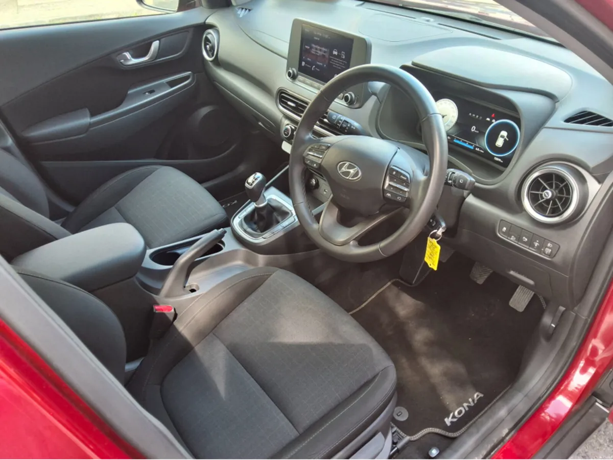Hyundai KONA EXECUTIVE - Image 6