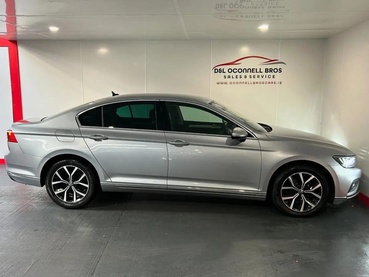 Volkswagen Passat ELEGANCE 2.0 TDI D7F 150 4DR AUT - Image 2