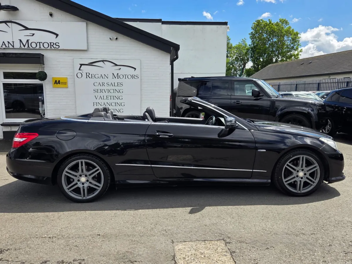 Mercedes-Benz E-Class E220 CDI  AMG LINE CONVERTIB - Image 2