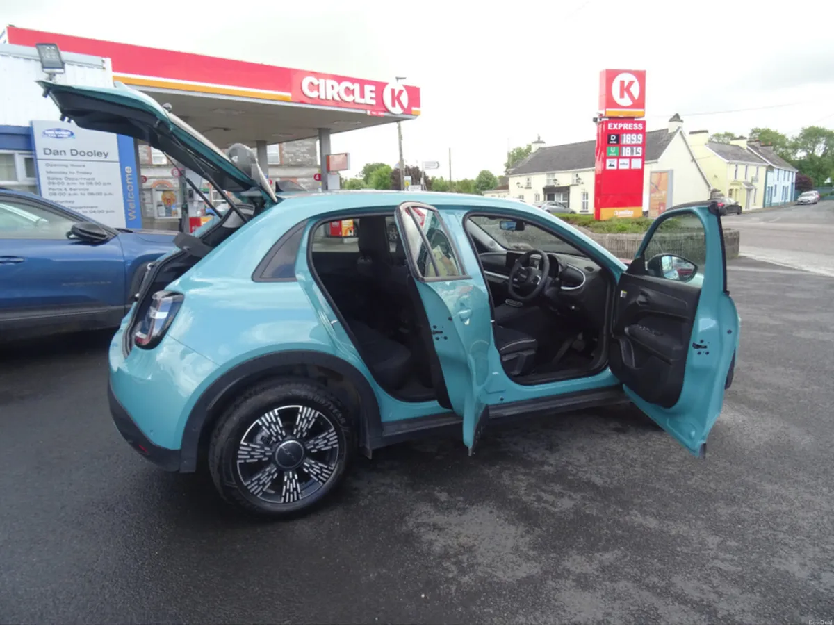 Fiat 600 ICON 1.2 HYBRID EDCT-6 100 - Image 3