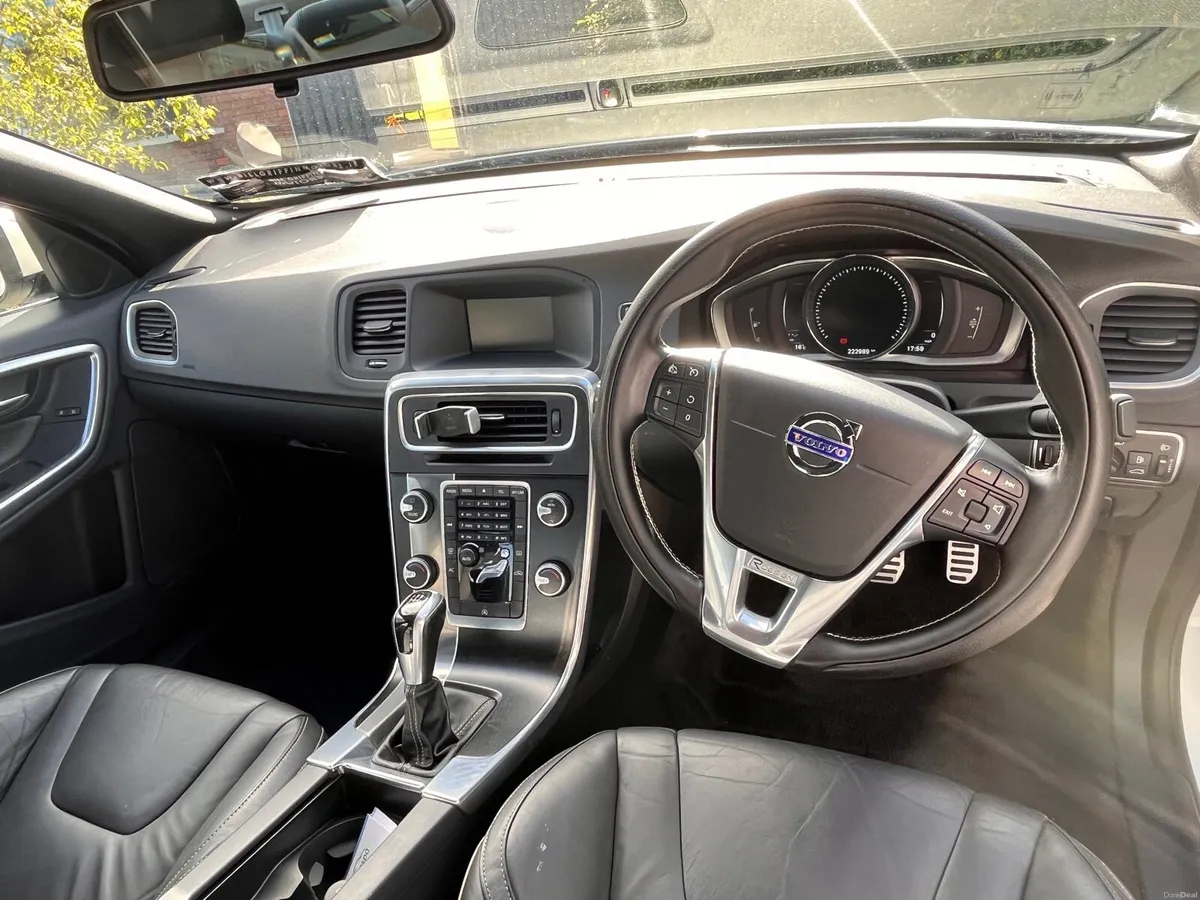 2015 Volvo S60 Sports Trim R-Design - Image 4