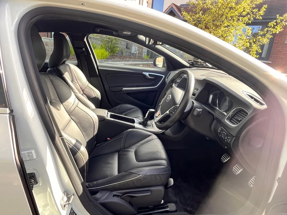 2015 Volvo S60 Sports Trim R-Design - Image 5