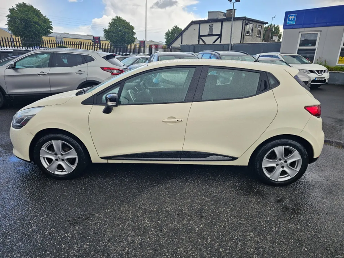 Renault Clio IV DYNAMIQUE NAV 1.2 PETR 4DR - Image 4