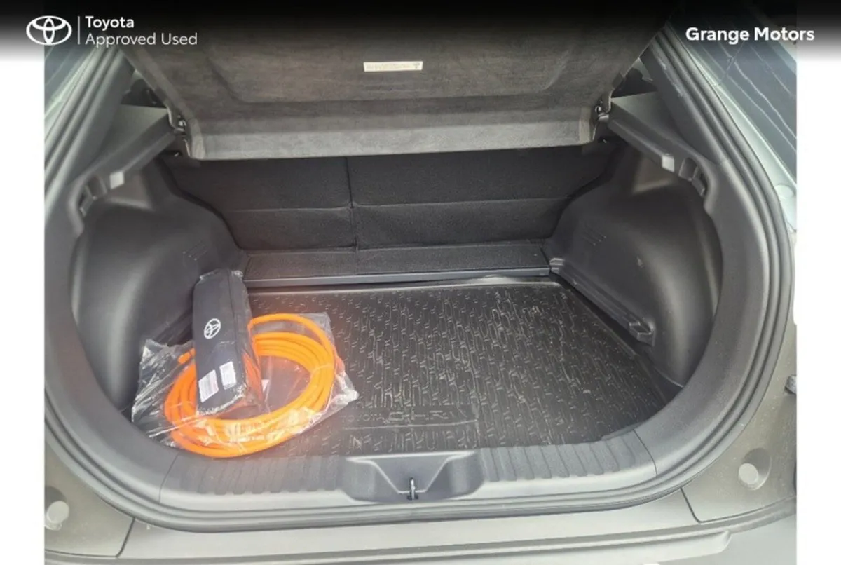 Toyota C-HR + SPORT FULL ELECTRIC**DEMO MODEL** - Image 6
