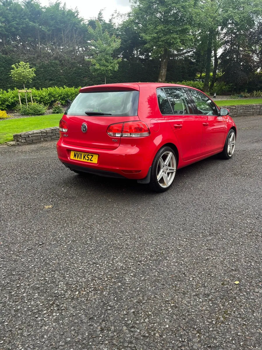 2011 Volkswagen Golf - Image 4