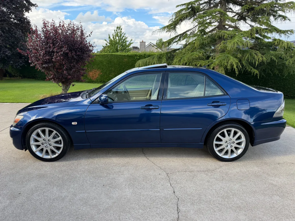 2004 LEXUS IS200 SE | SUNROOF | FULL LEATHER - Image 4