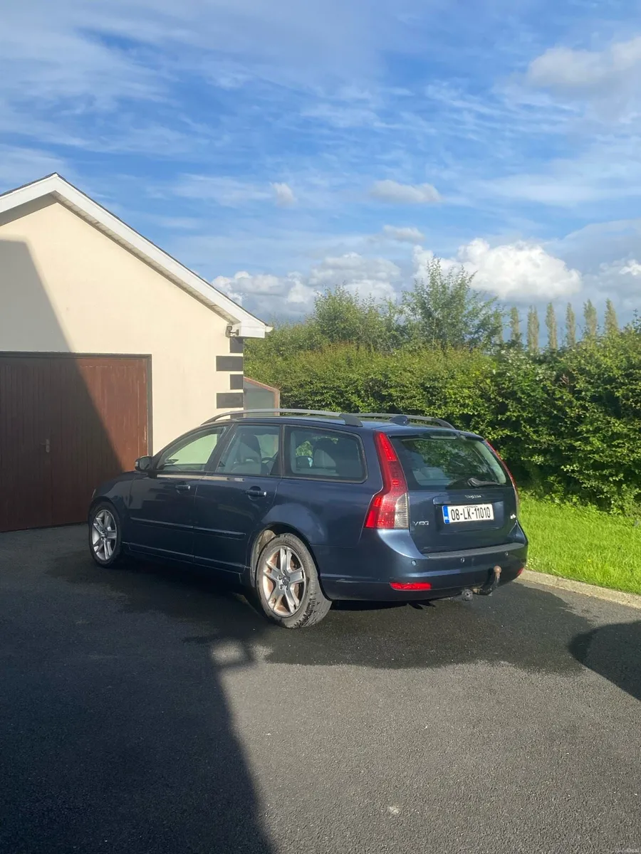 Volvo v50 2008 - Image 3