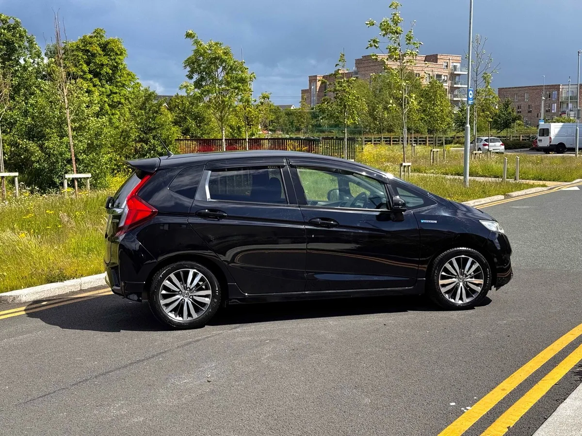 2015 HONDA FIT HYBRID AUTO - HIGH SPEC MODEL S - Image 4