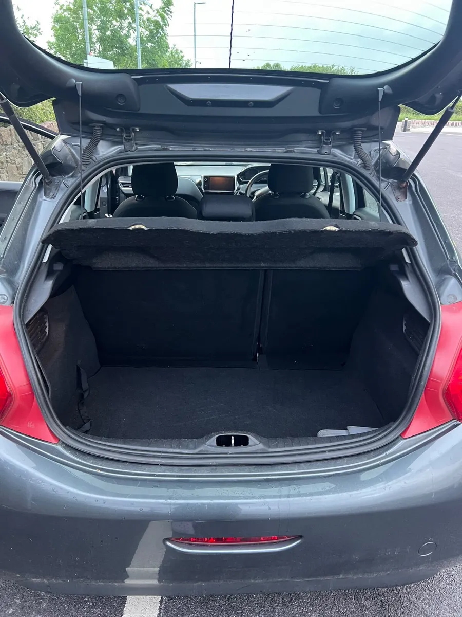 Peugeot 208 - Image 6