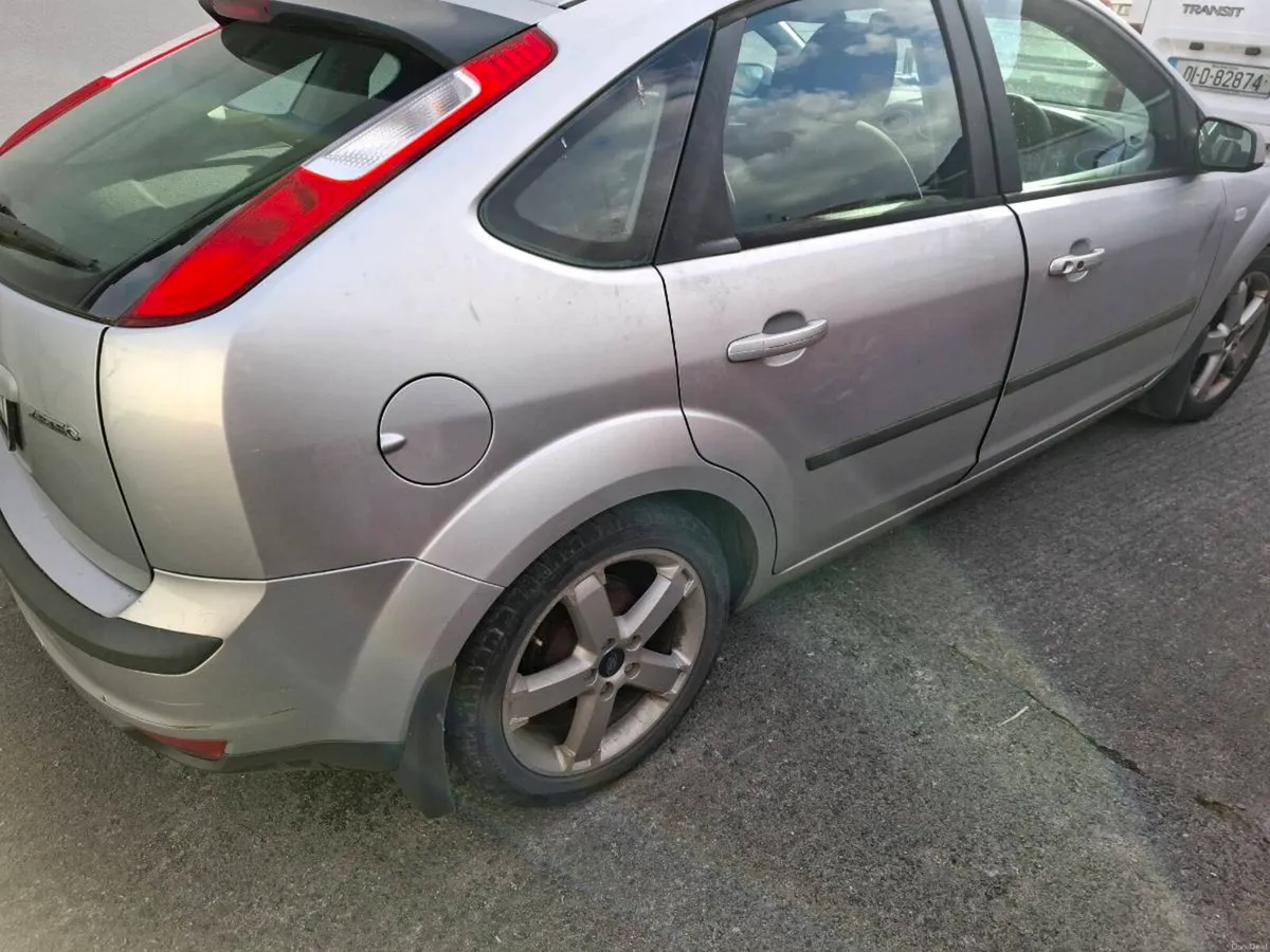 2007 Ford Focus - Image 2