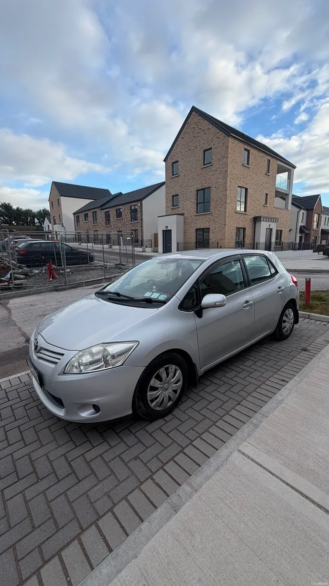 2012 Toyota Auris 1.4L - Image 1
