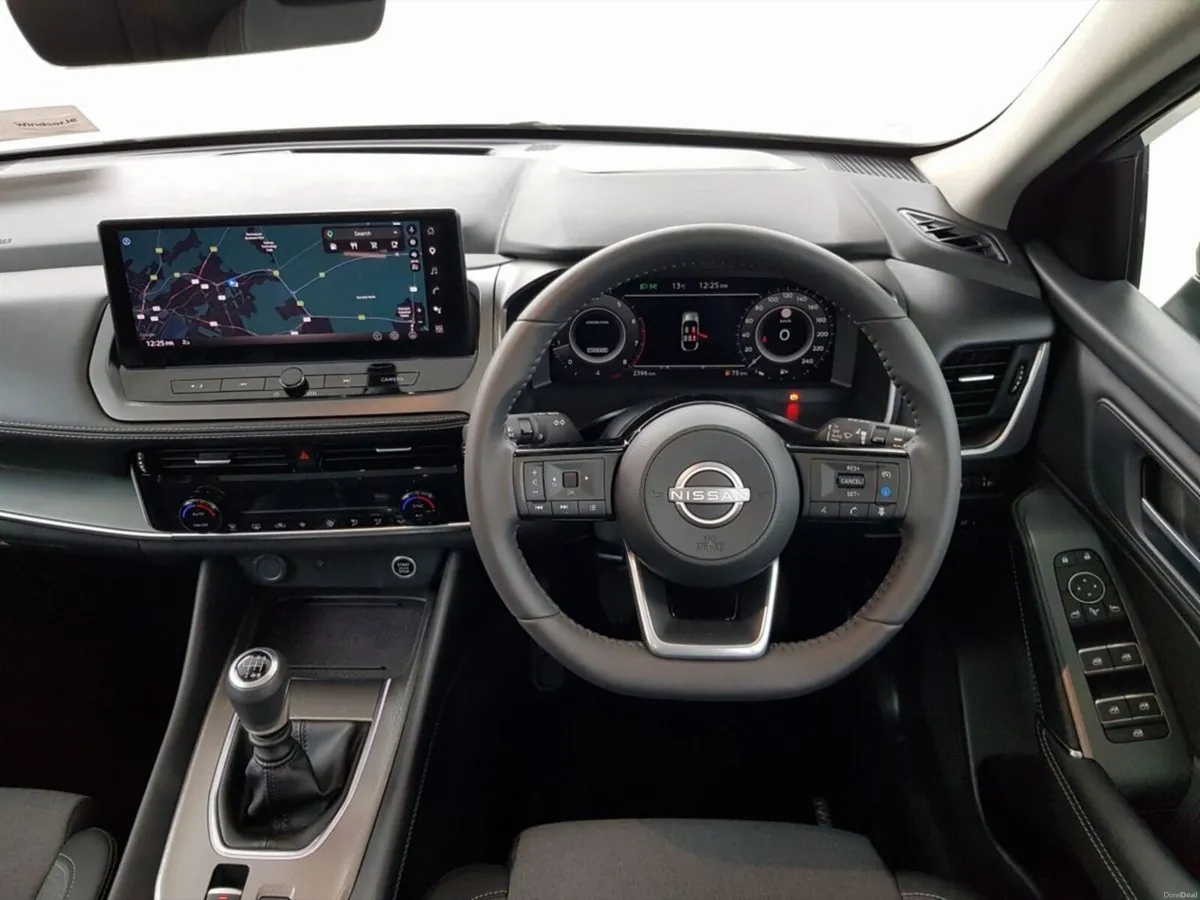 Nissan Qashqai 1.3 PET MILD HYBRID SV PREMIUM - Image 3