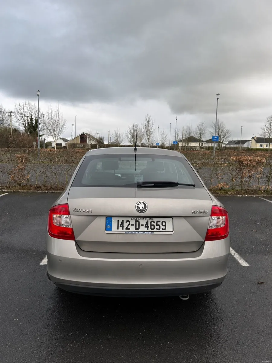 Skoda Rapid 2014 - Image 2