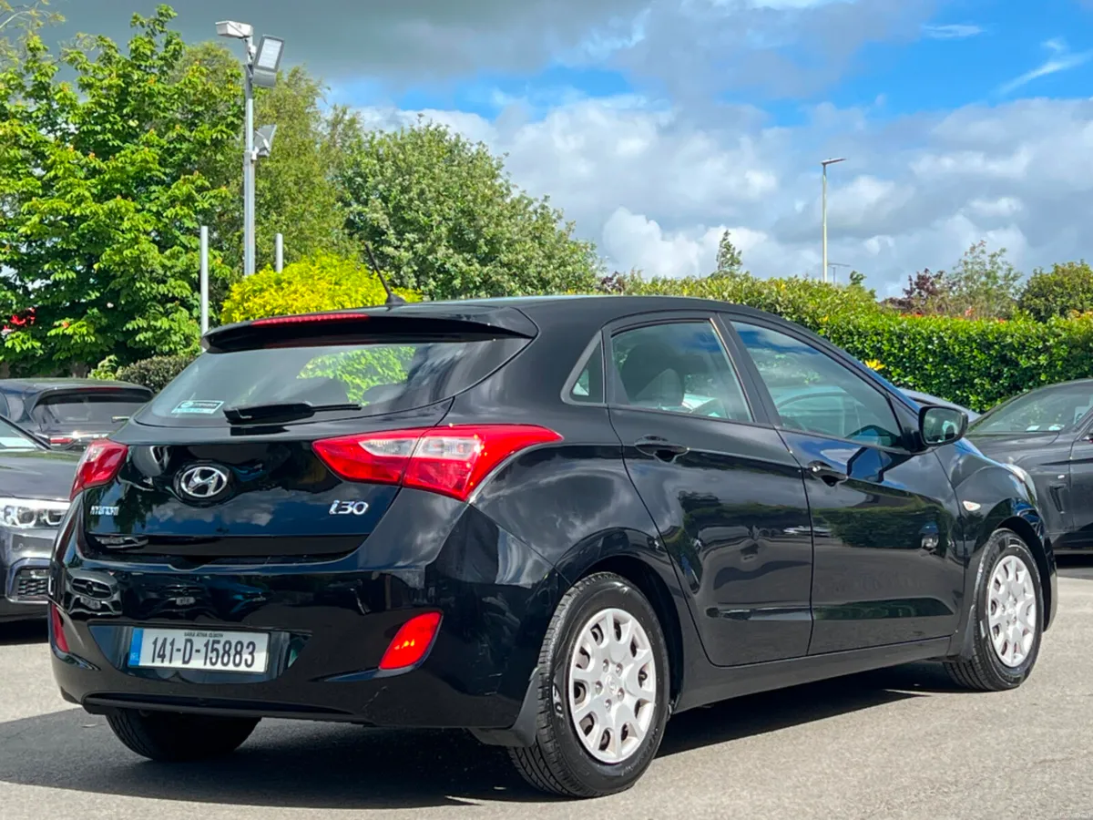 Hyundai i30 1.4 DSL CLASSIC 5 DOOR *IRISH CAR* - Image 4