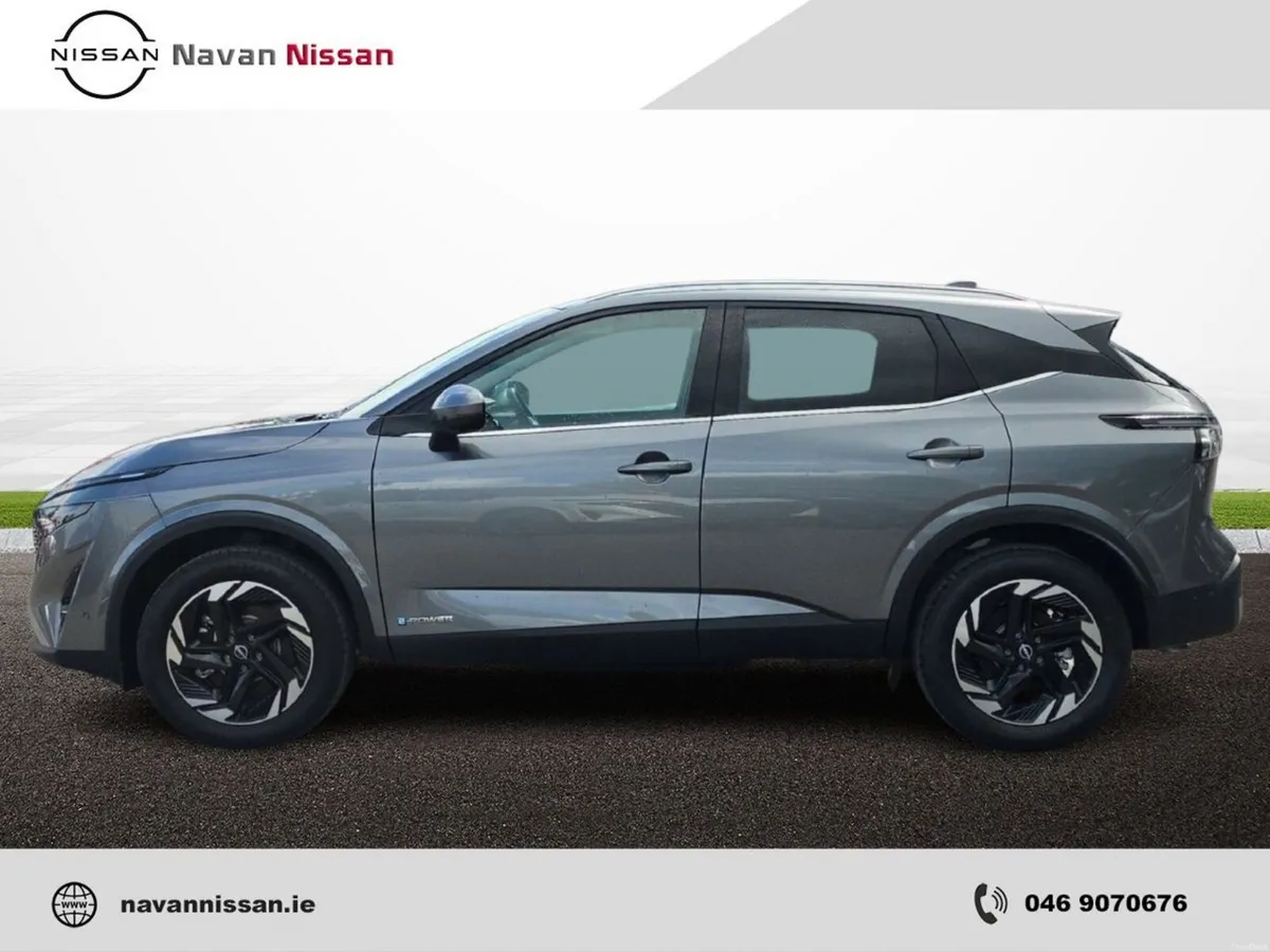 Nissan Qashqai SV PREMIUM *EX DEMO* - Image 4