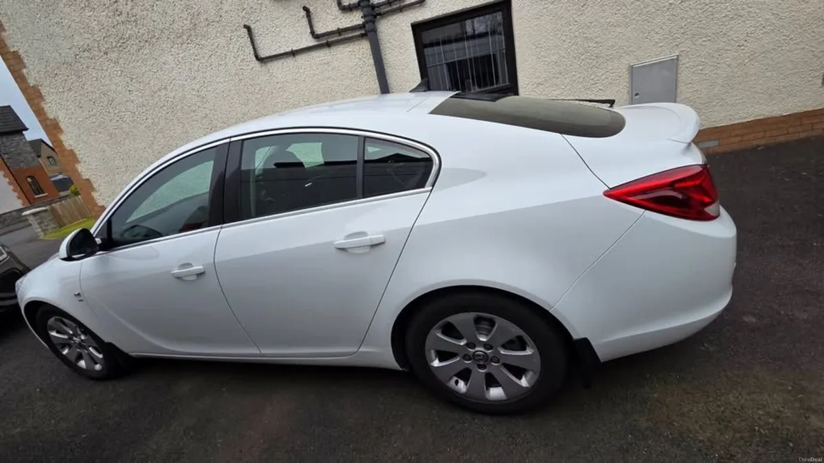 Vauxhall Insignia 2011 - Image 1