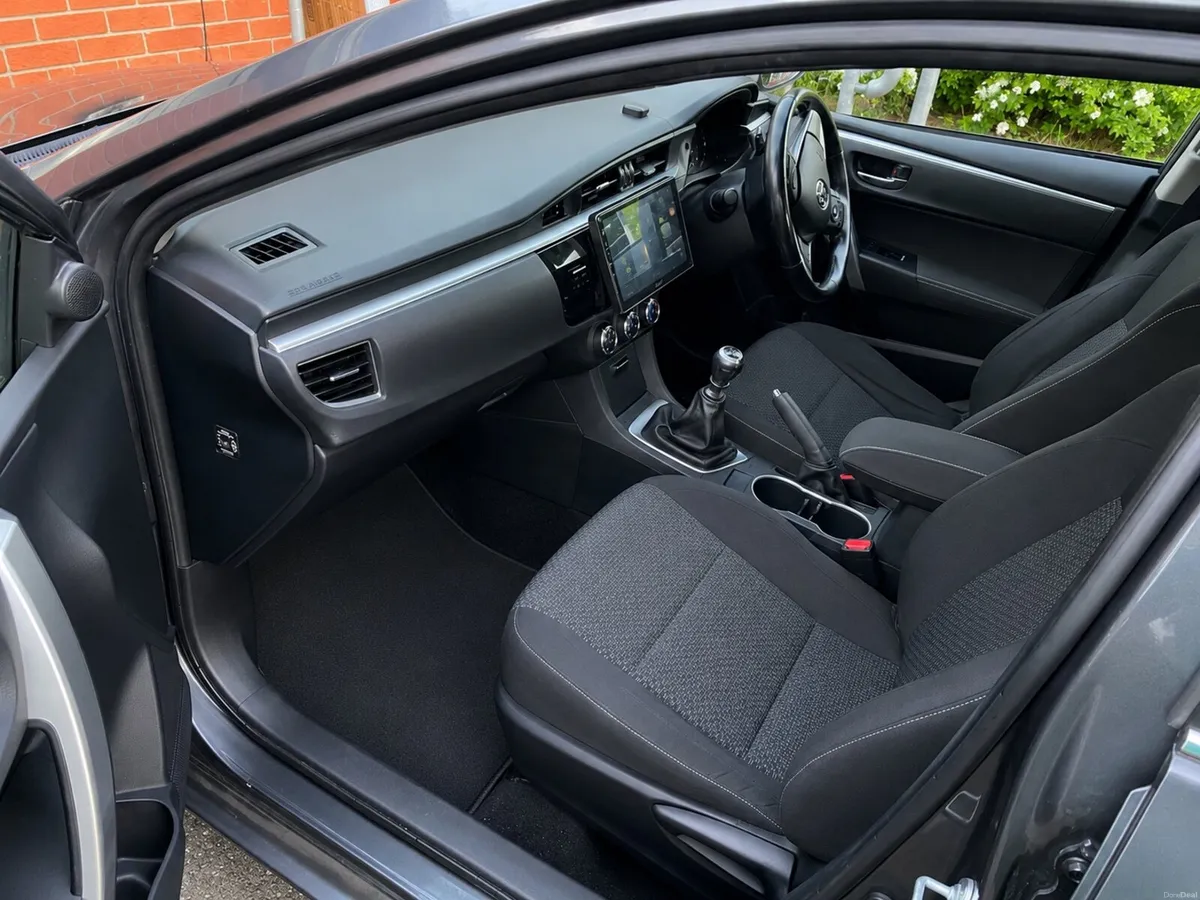 Toyota Corolla 2016 - Image 2