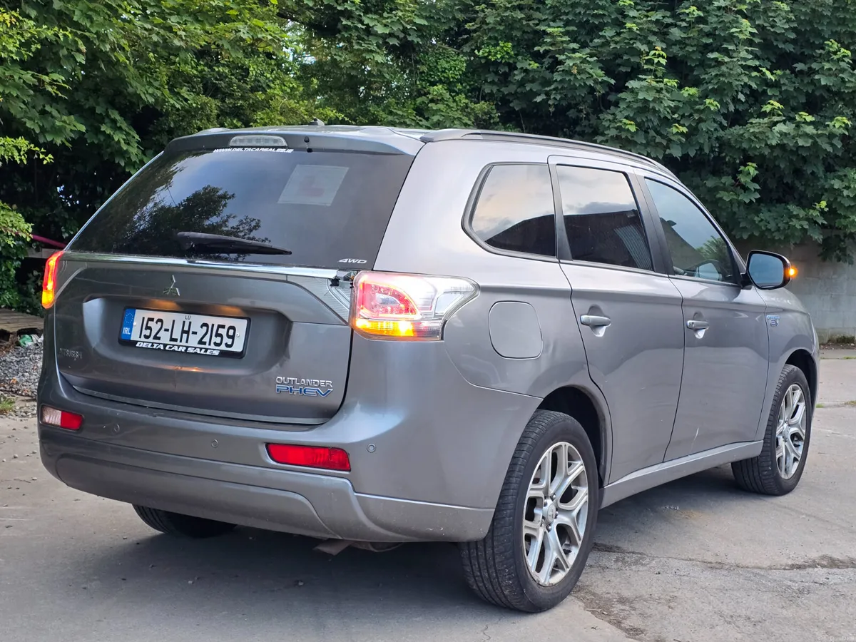 Mitsubishi Outlander 2015 hybrid.  Automatic €6990 - Image 2