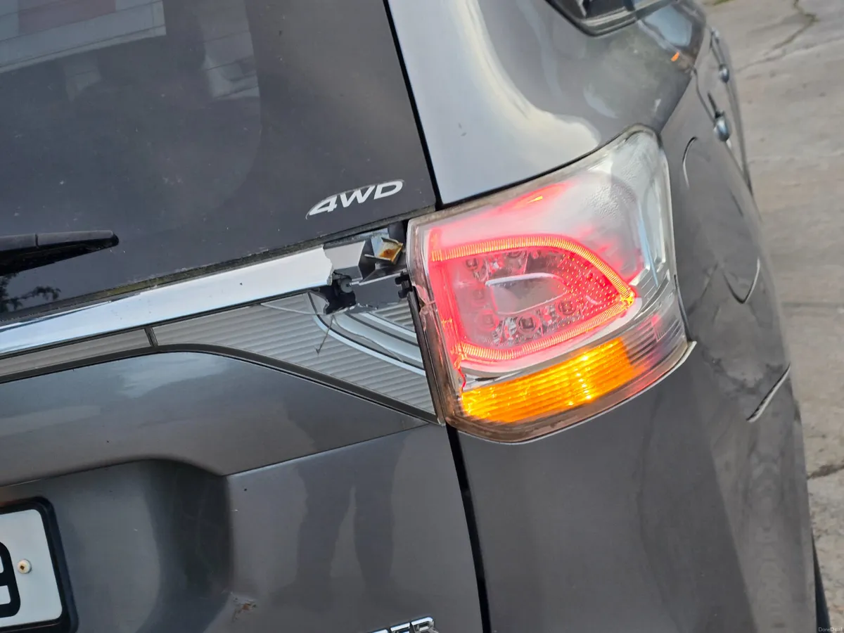 Mitsubishi Outlander 2015 hybrid.  Automatic €5990 - Image 5