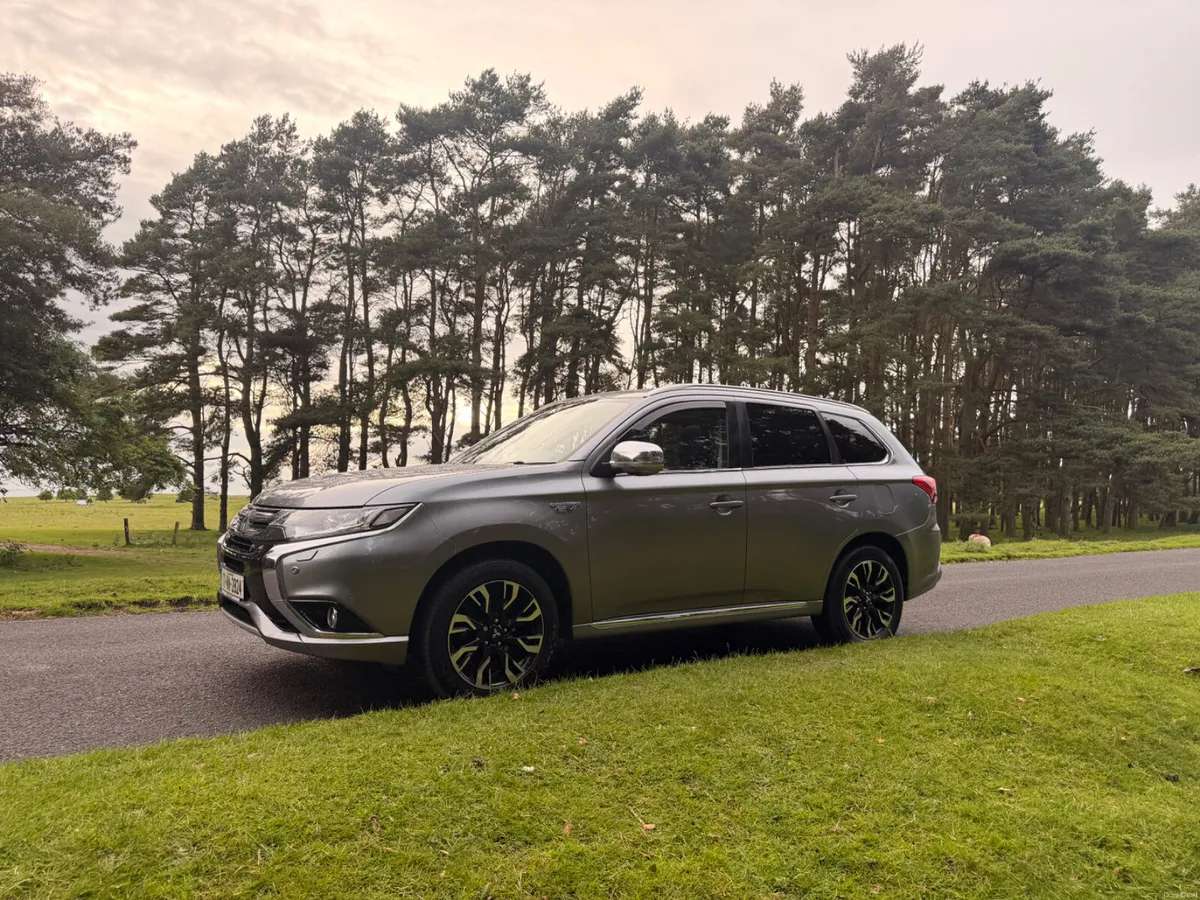 Mitsubishi Outlander 2017 PHEV Top Spec - Image 3