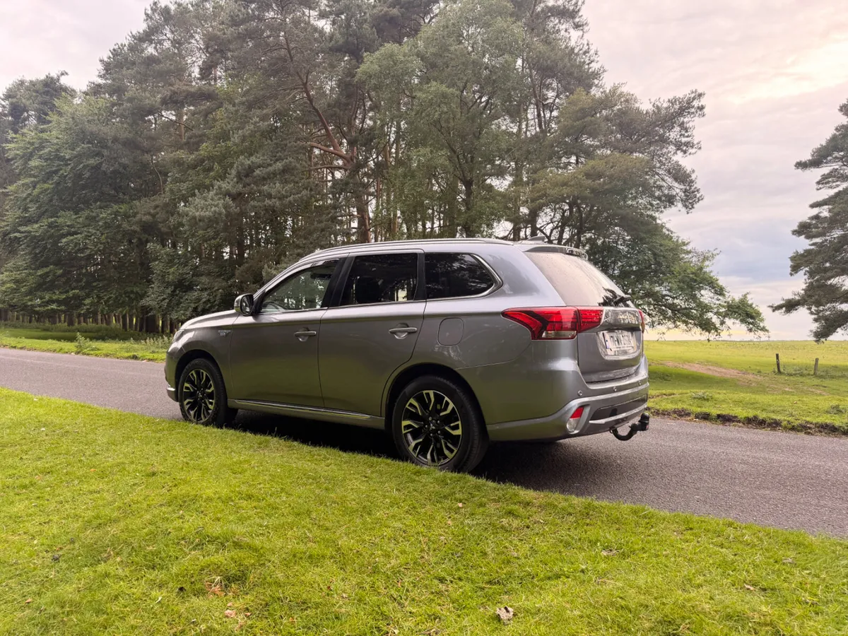 Mitsubishi Outlander 2017 PHEV Top Spec - Image 5