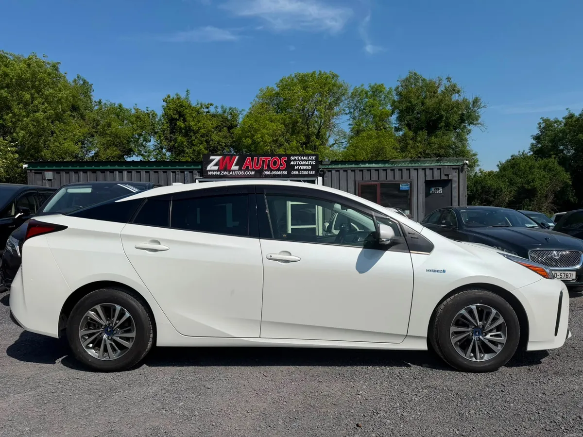 22 TOYOTA PRIUS HYBRID - Image 4