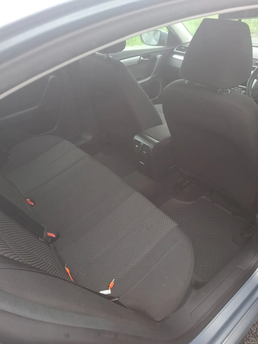 Volkswagen Passat 2012 - Image 3