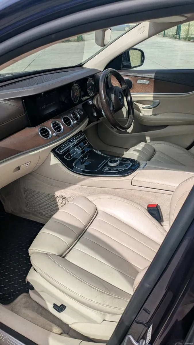 Mercedes Benz E220 - Image 4