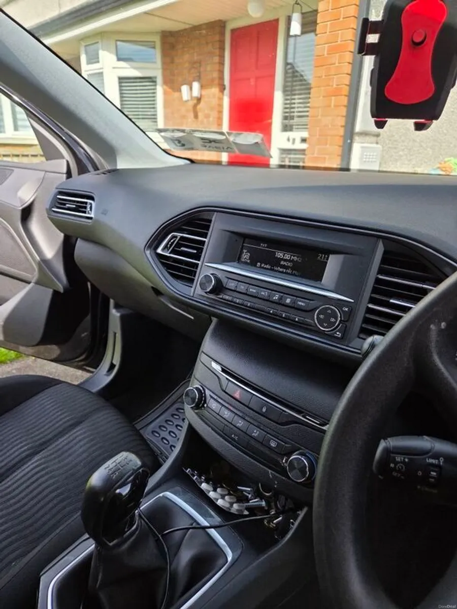 Peugeot 308 - Image 2