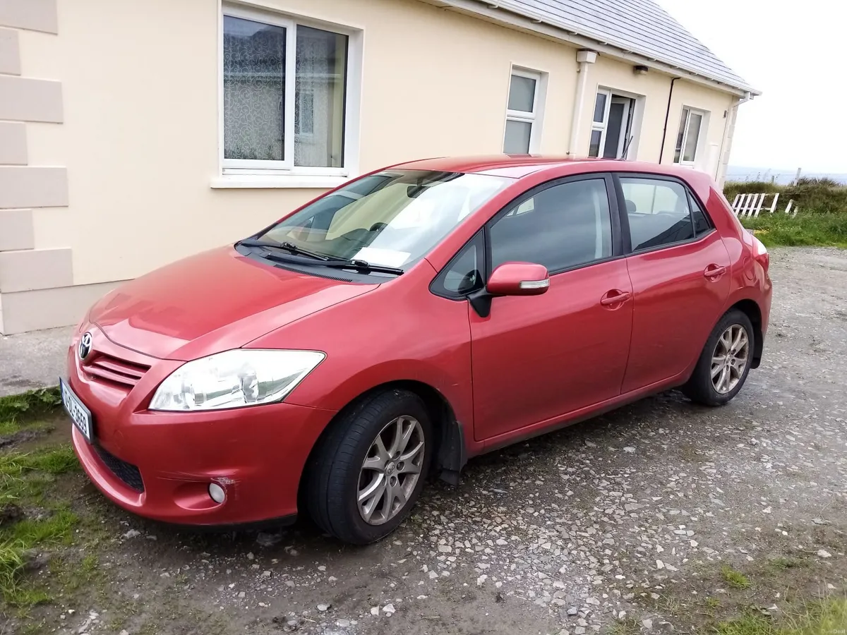 Toyota Auris 2012 - Image 1