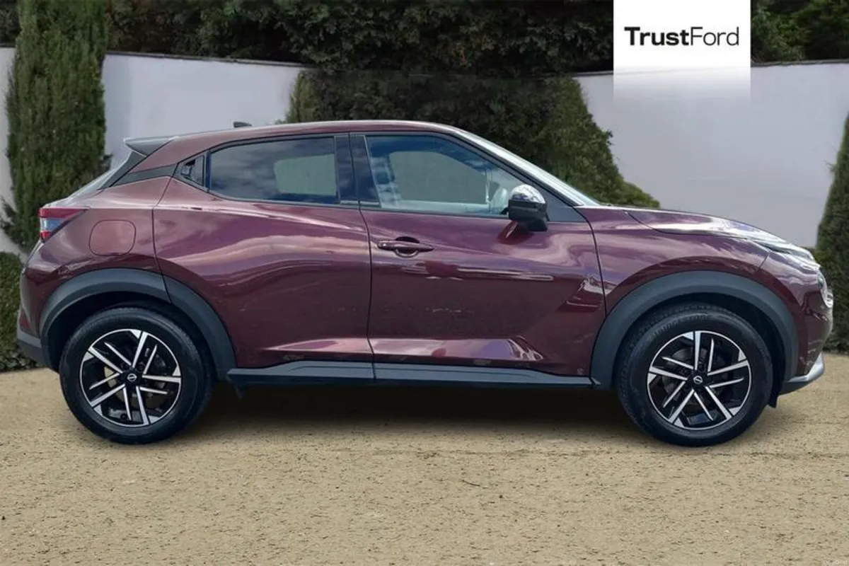 Nissan Juke 1.0 DIG-T N-Connecta SUV 5dr Petrol Ma - Image 3