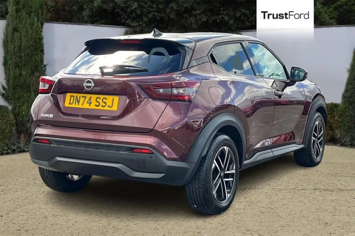 Nissan Juke 1.0 DIG-T N-Connecta SUV 5dr Petrol Ma - Image 4