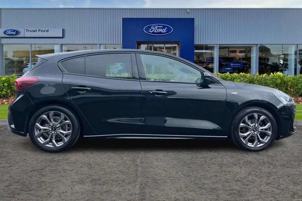 Ford Focus 1.0T EcoBoost ST-Line Hatchback 5dr Pet - Image 3