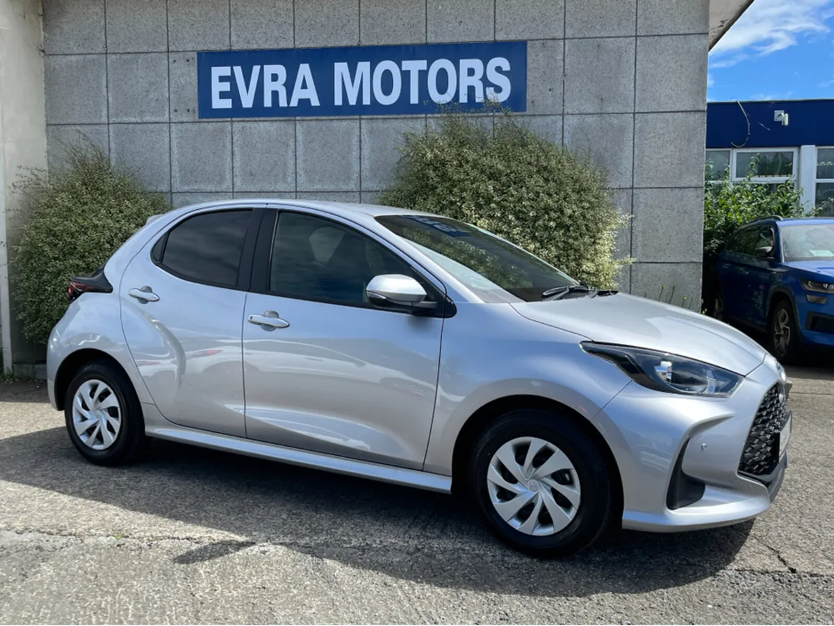 Toyota Yaris X HYBRID AUTOMATIC 1.5 PETROL //VERY - Image 3