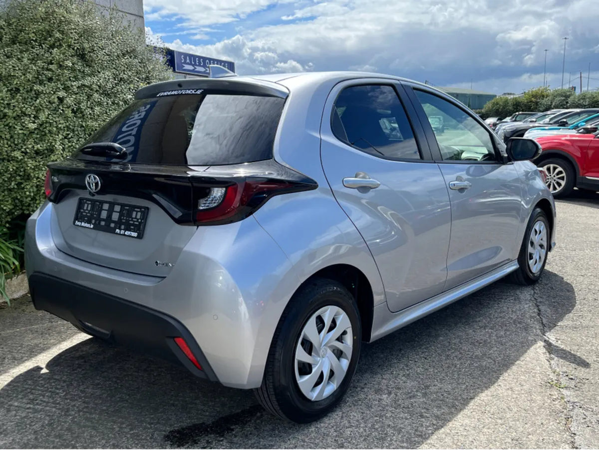 Toyota Yaris X HYBRID AUTOMATIC 1.5 PETROL //VERY - Image 4