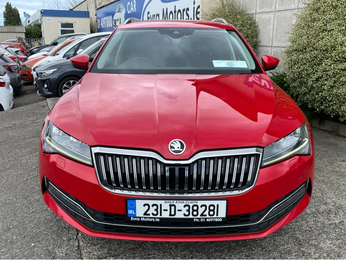 Skoda Superb COMBI ESTATE STYLE AUTOMATIC 2.0 DIES - Image 2
