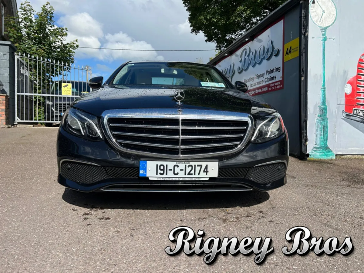 Mercedes-Benz E-Class 200 D AUTO 4DR - Image 2