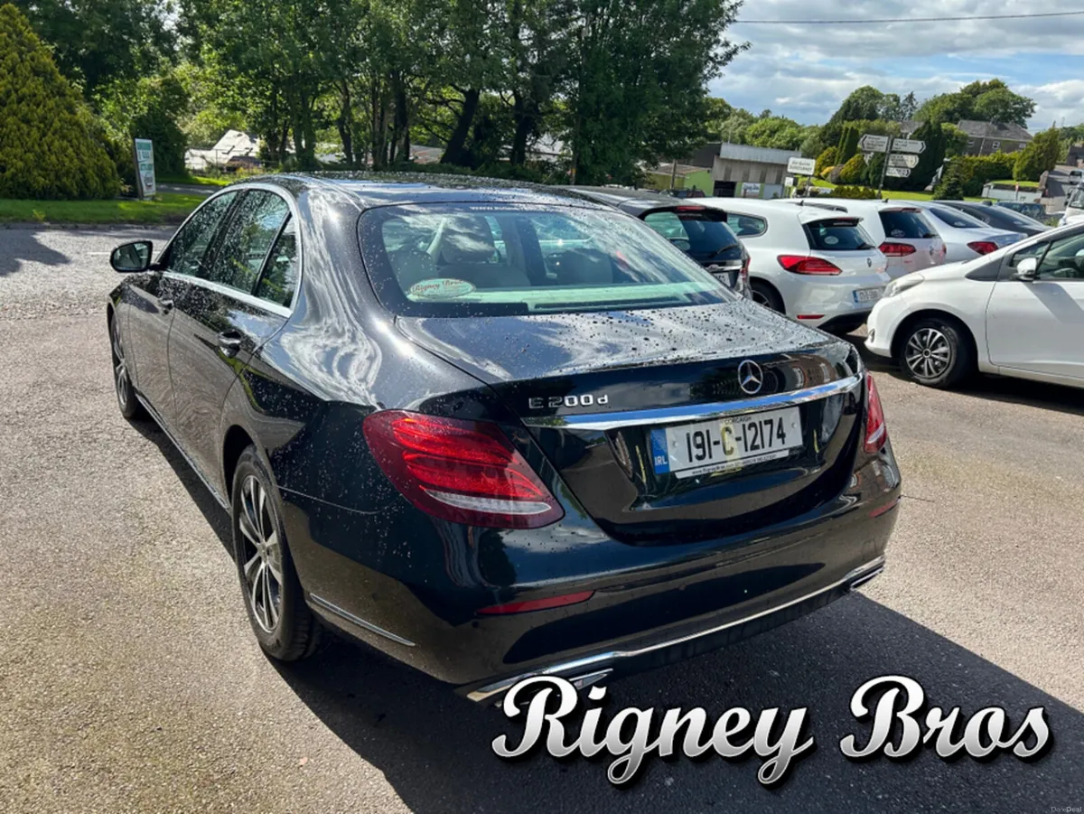 Mercedes-Benz E-Class 200 D AUTO 4DR - Image 4