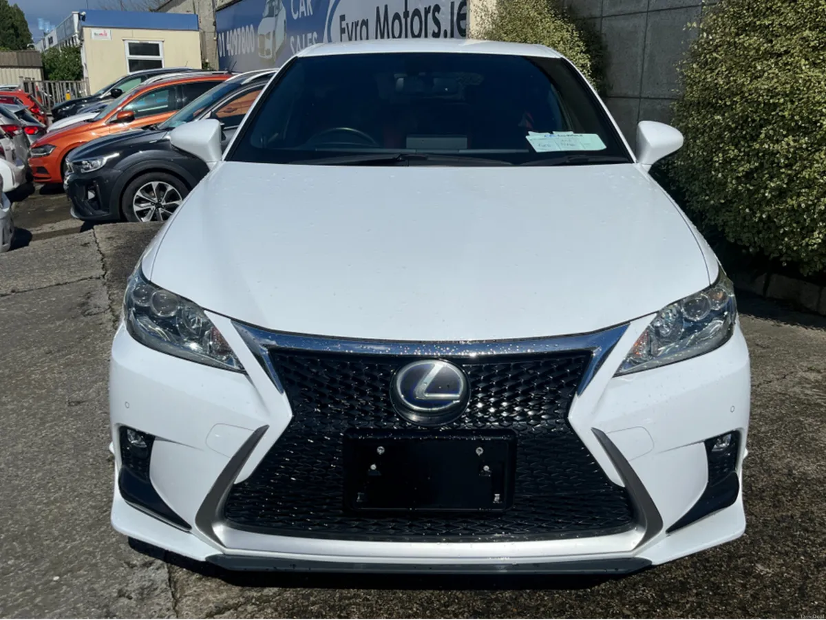 Lexus CT F-SPORT X-LINE AUTOMATIC HYBRID 1.8 PETRO - Image 2