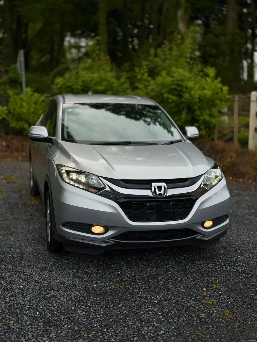 Honda Vezel | 2015 | 95,000 KM | Hybrid |AUTO|SUV - Image 4