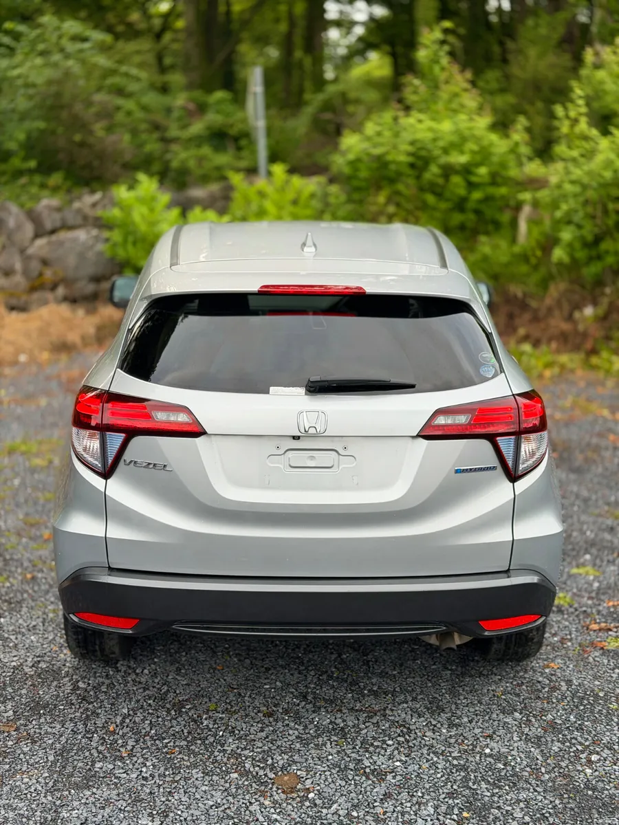 Honda Vezel | 2015 | 95,000 KM | Hybrid |AUTO|SUV - Image 6