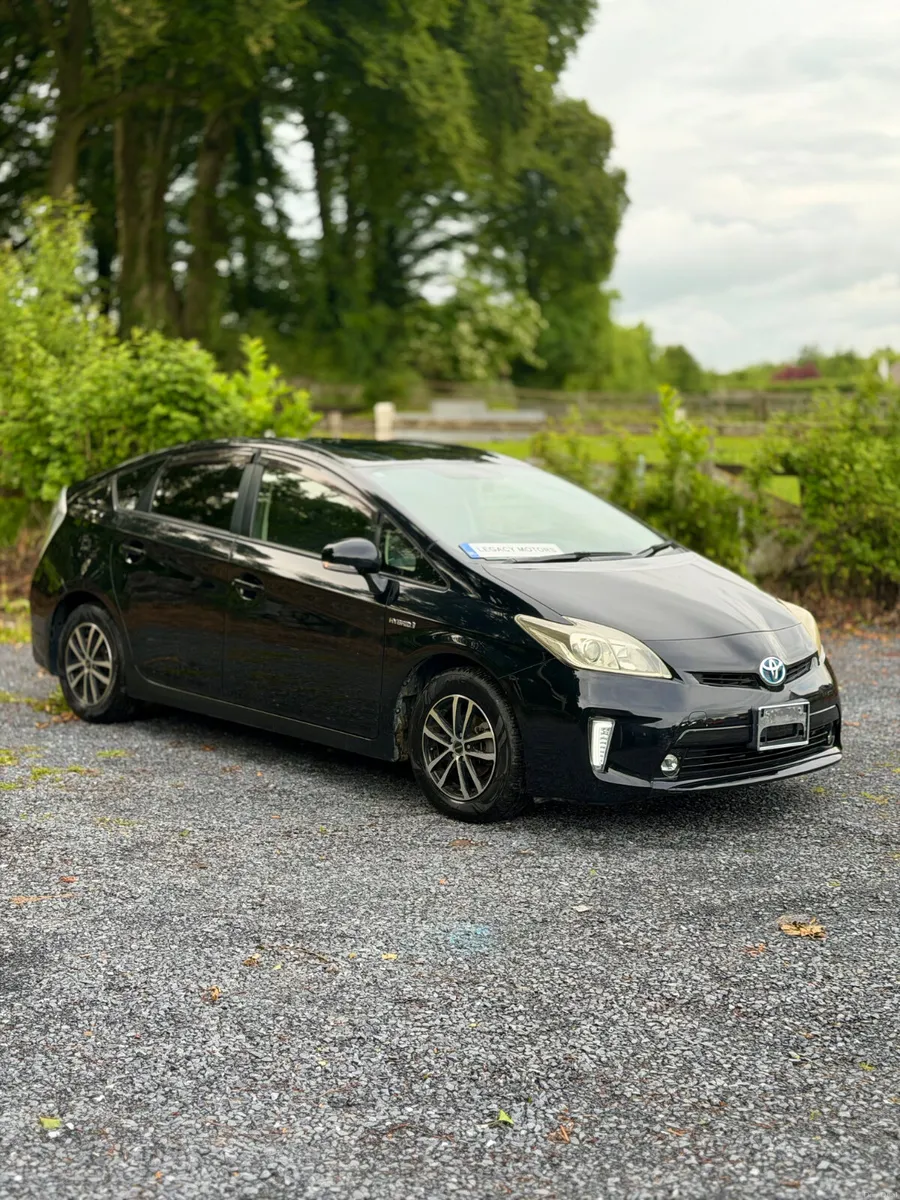 Toyota Prius | 2013 | 126,000 KM | Hybrid | AUTO - Image 1