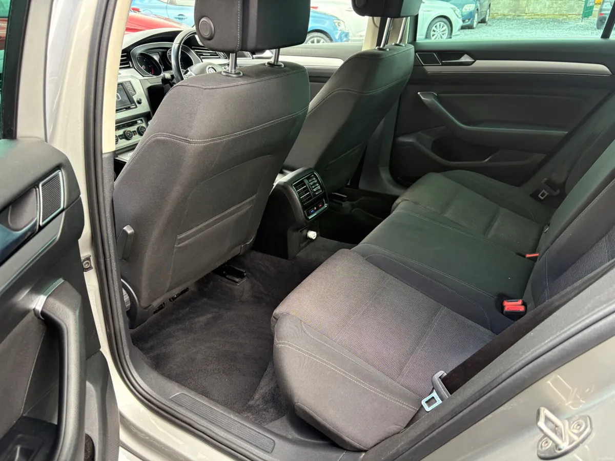 2016 Volkswagen Passat 1.6tdi 120bhp Comfortline - Image 5