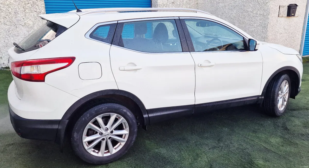 Nissan Qashqai 1.2 AUTO GLASS ROOF - Image 3
