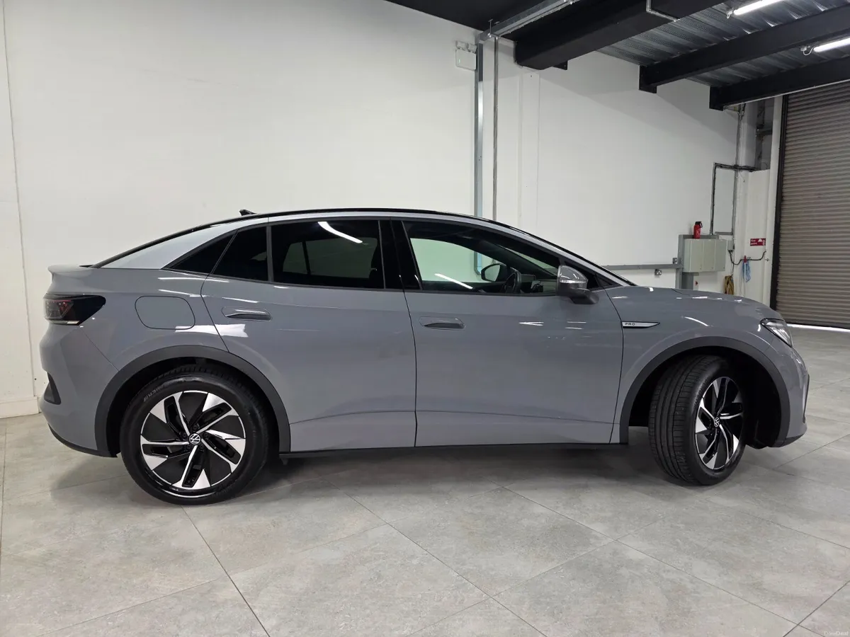 2023 Volkswagen ID5 77 kWh Style Pro - Pan Roof - Image 4