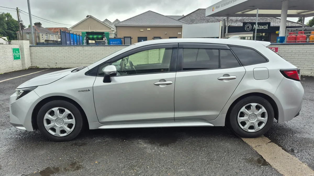 2020 Toyota Corolla 1.8 Hybrid AUTO Luna - Image 4
